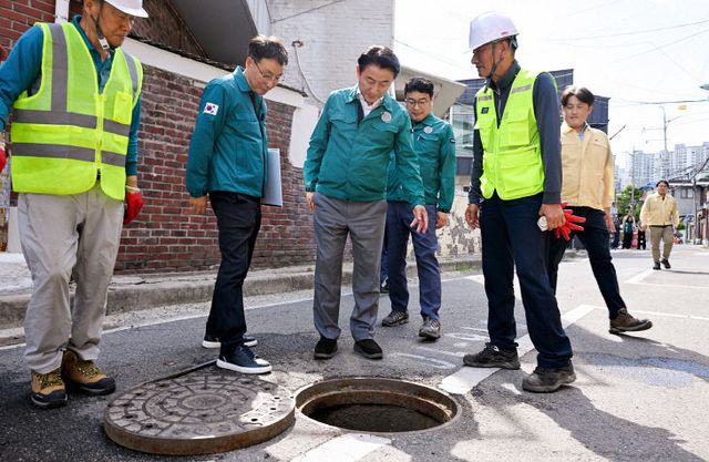 김동근 시장이 6월 4일 집중호우에 대비해 가능동 반지하 주택