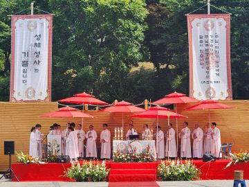 2. 오세현 아산시장, 공세리성당 성체거동식 참석 (2)
