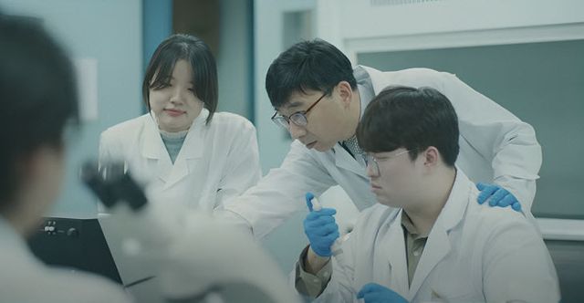 Seaweed Stories 영상 중 일부 화면 (가운데 김장균 교수)