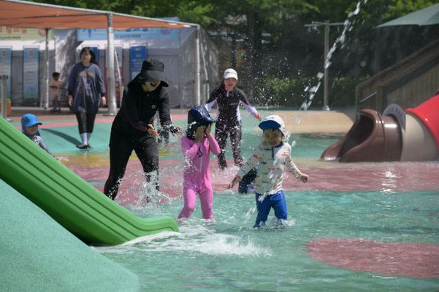 시민가족공원 물놀이장 개장(4)