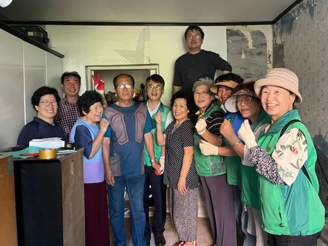 9.삽교읍 사랑의 집 고쳐주기 활동 기념촬영