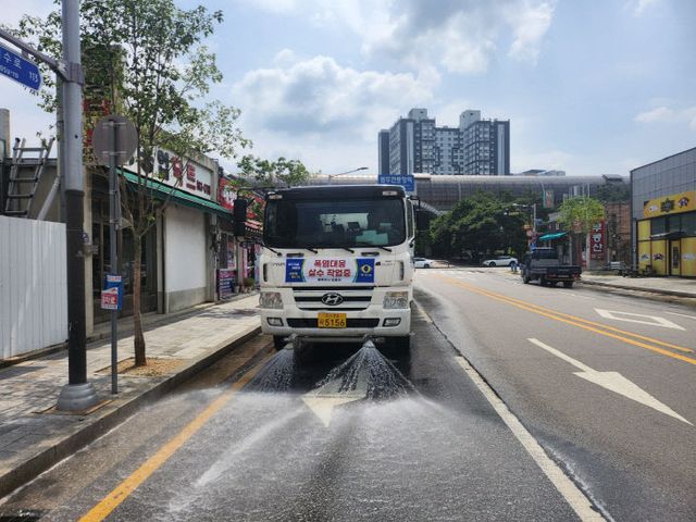 2. 동두천시, 폭염 대응 위해 살수차 운영 본격 실시 (1)