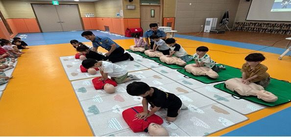 당진 혜성유치원에서 심폐소생술 하는 장면