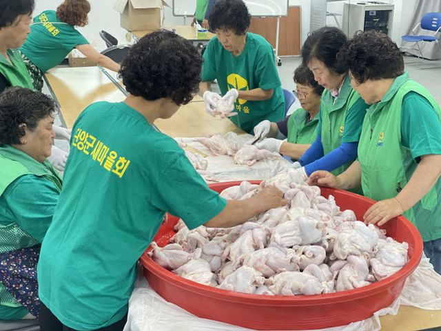 보도 3) 사랑의 삼계탕 나눔 행사_적성면(1)