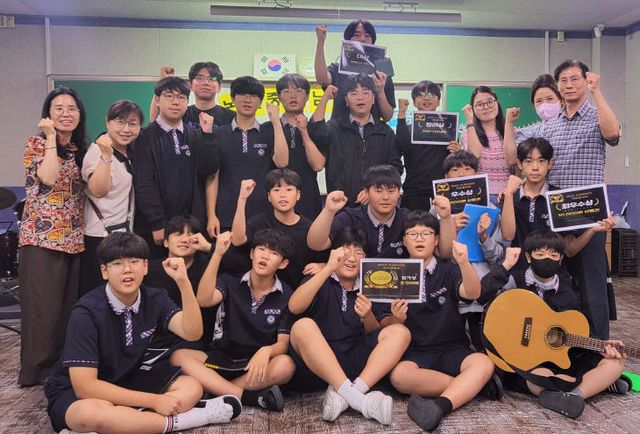 논산중, 하늬울림소리마당 기타동아리 작은 음악회 개최_1