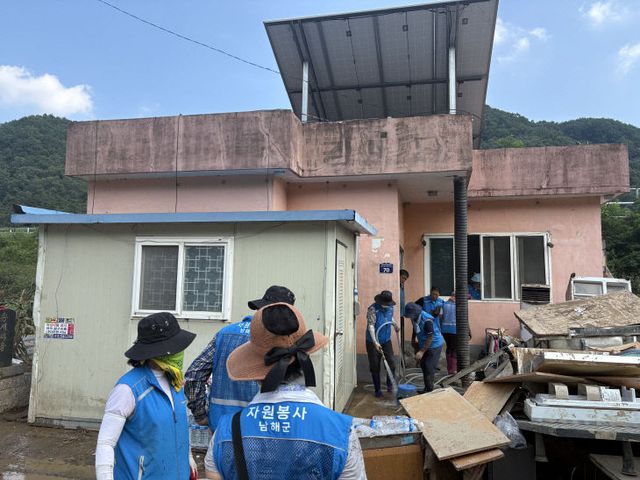 남해군자원봉사단체협의회 산청군 수해복구 자원봉사