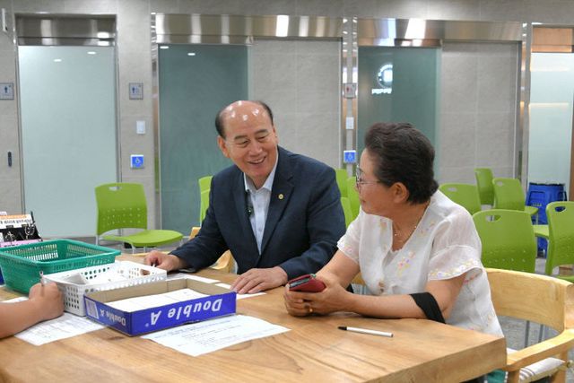 2. 박형덕 시장, 민생회복 소비쿠폰 발급 현장 점검