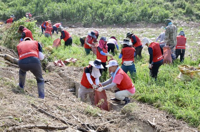 수해 복구 자원봉사 활동