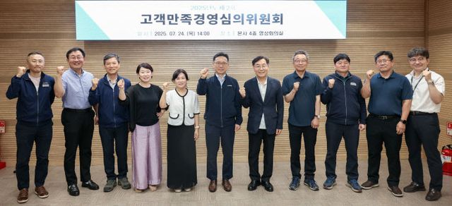 사진 1(7. 24. 인천진을 찍는 모습)