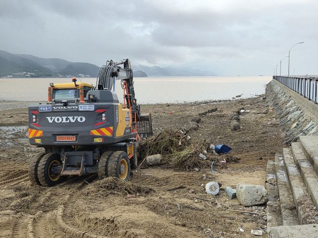 사천시, 해양쓰레기 수거에 총력 (1)