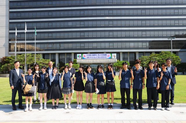 무사시노시 연수단 충주시청 배경 단체사진)