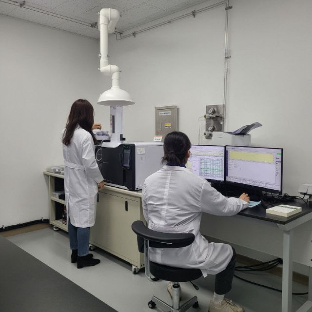 농업환경연구관 농산물안전분석실 기기 분석사진