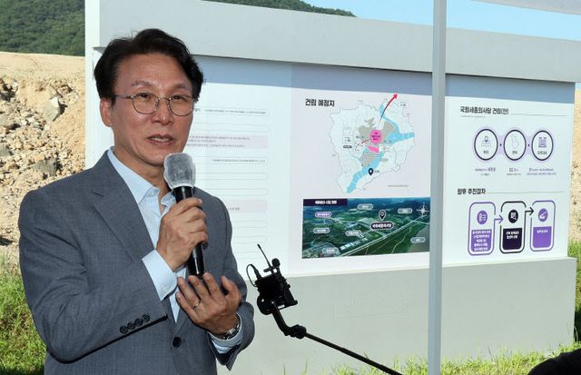 김민석 총리, 국회세종의사당 부지 방문<YONHAP NO-3636>