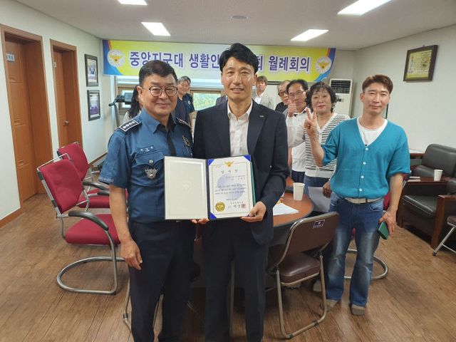 250728 보도자료(중앙- 생활안전협의회 회장에 감사장 수여)