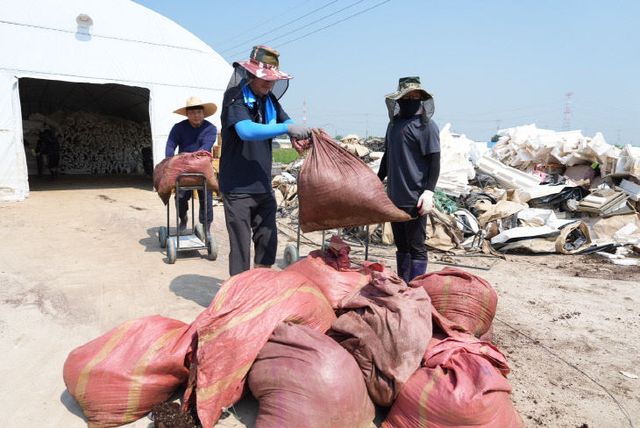 충북농기원, 폭우 피해 현장서 함께 땀 흘리며 복구 지원