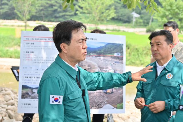 수해 현장을 살피는 김태흠 충남도지사 (3)
