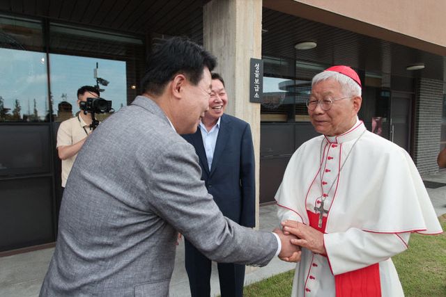 사본 -(사진1)유흥식 추기경 솔뫼성지 방문2