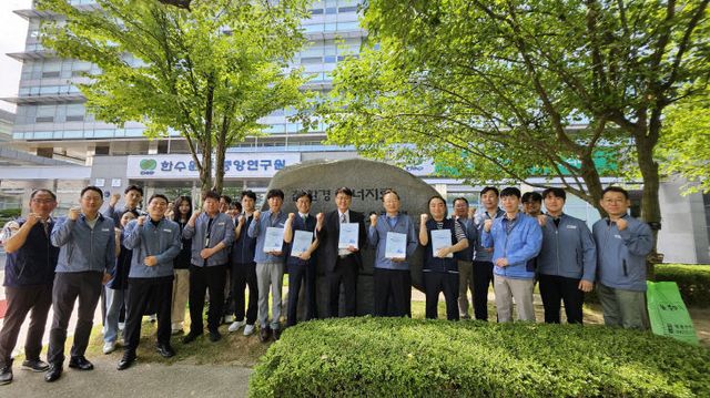 사진. 한수원 중앙연구원 직원있다