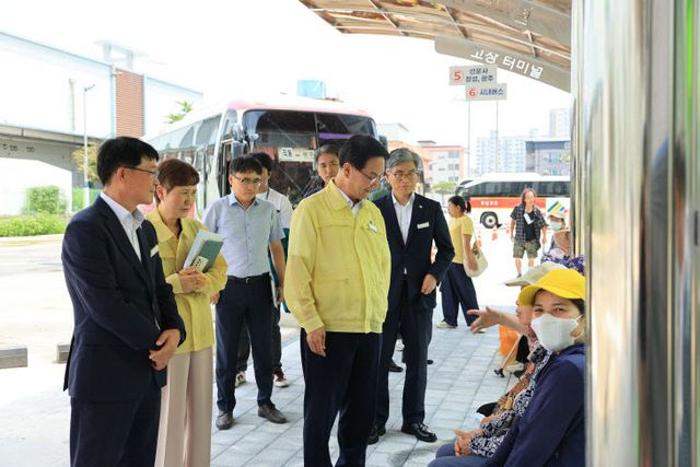 심덕섭 고창군수, 임시터미널 운영 현장점검(1)