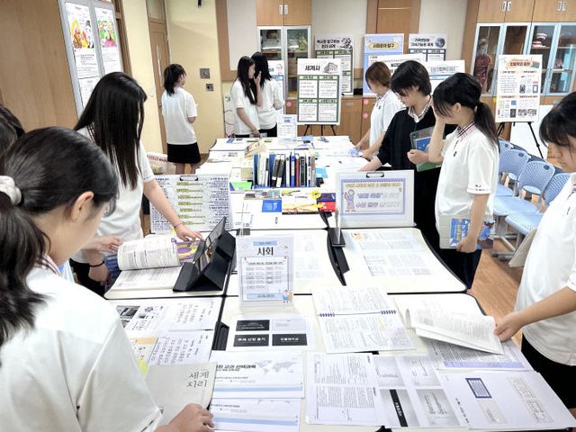 충주예성여고 교육과정 박람회 개최 사진