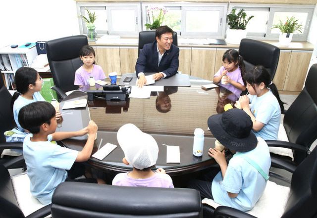 정읍시장실에…초등학생 대상 시정 체험 (1)