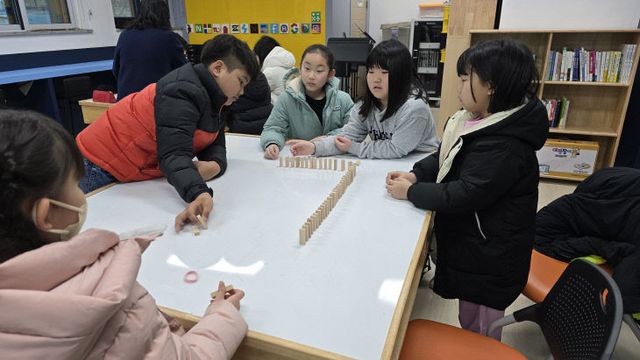 (석송초) 아침 창의수학 보드게임을 하는 아이들 (3)