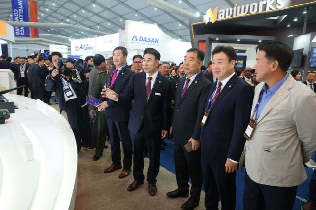 KADEX 개막식에 참가