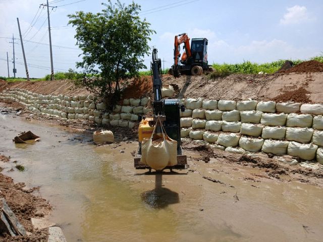 하천과(집중호우 피해 하천 신속복구 총력)