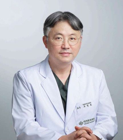 1)동서암센터 센터장 조정효 교수