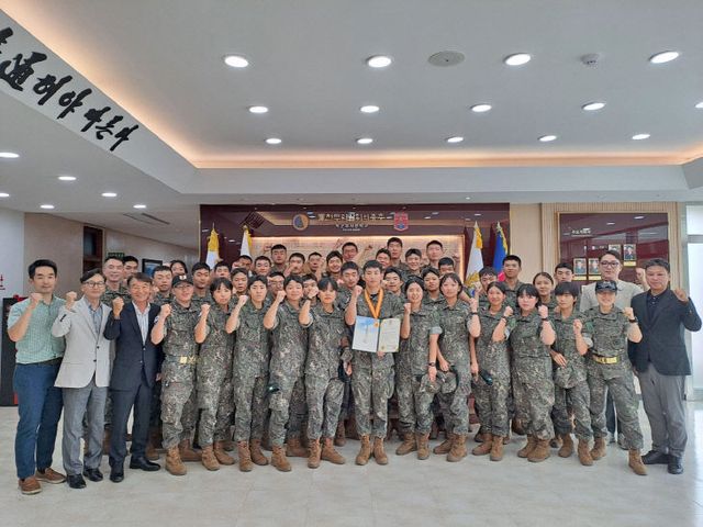 훈련 수료식 및 11기 입단식 거행