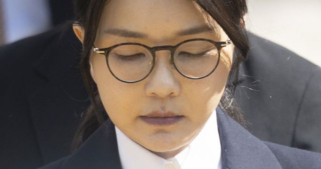 서울중앙지법 나서는 김건희 여사<YONHAP NO-3329>