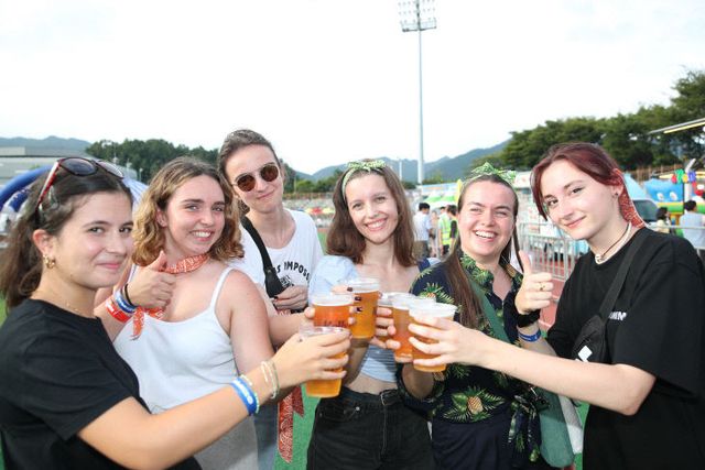 1-하맥축제-외국인 건배