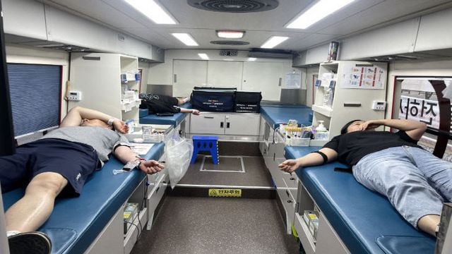 사랑의 헌혈 버스(4)