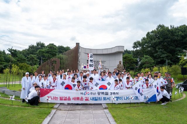 증평군 광복절 경축식 단체사진 1