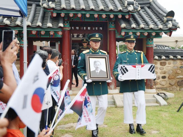 우운 문양목 지사 유해 봉환 6