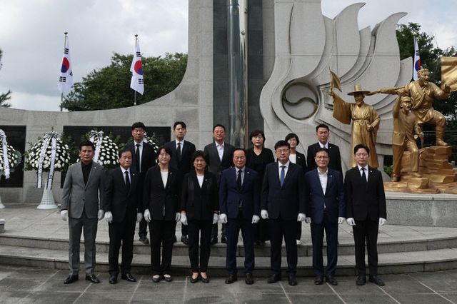 청주시의회, 제80주년 광복절 맞아 순국선열 참배