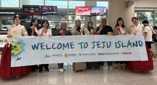 티웨이항공 신규노선 첫 입도객 환영행사2