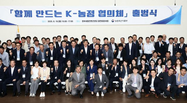 사진 8(단체사진)