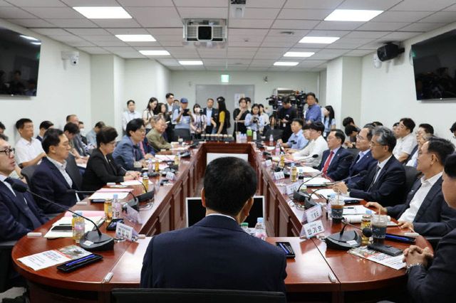 국민의힘_국방위_릴레이토론회_3_사진-2