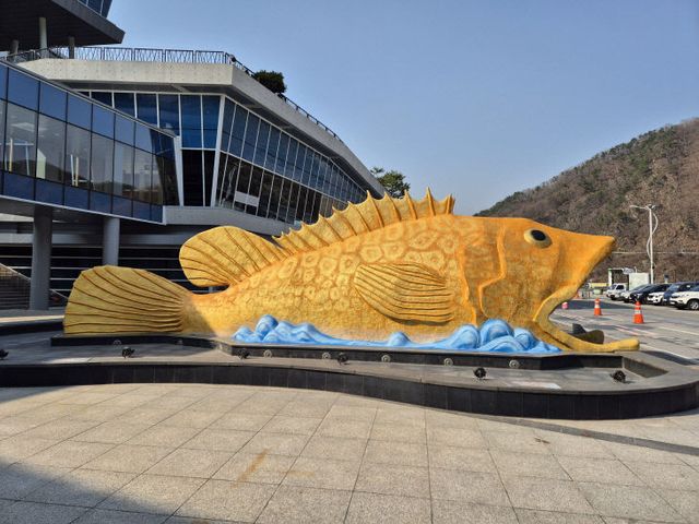 보도 1) 다누리아쿠아리움 황금 쏘가리 조형물