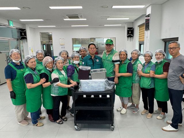 신양면 사랑의 반찬 나눔 행사 모습 (1)