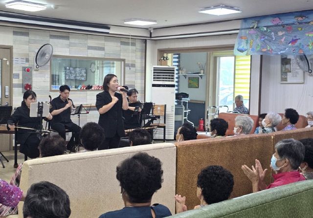 978469467_106521114662799