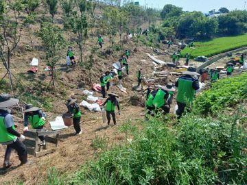 수해복구 자원봉사단 파견 및 구호물품 지원 받아 (3)
