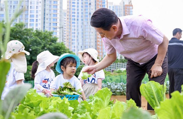 2.도시농업과(의정부시, 시민이 가꾸는 힐링 텃밭…텃밭 가꾸기