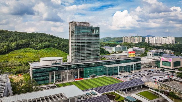 1. 용인특례시청사 전경