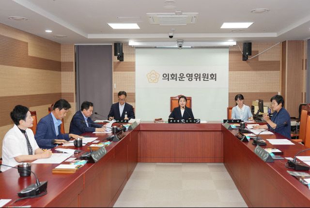 사진1_아산시의회, 제3차 의회운영위원회를 개회