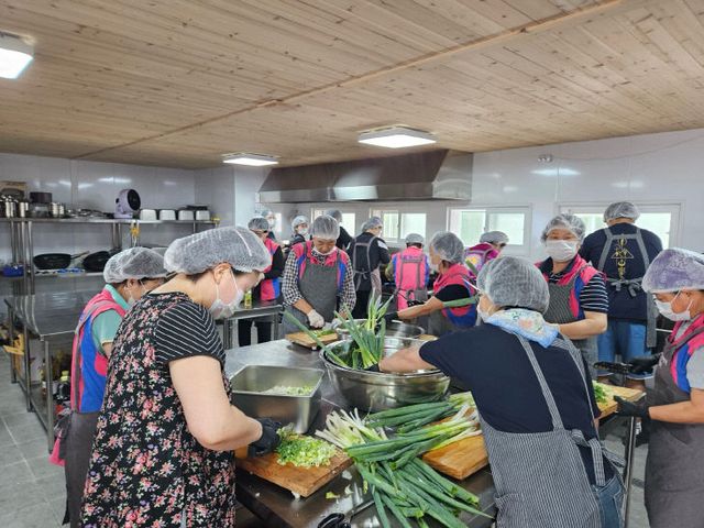 9.사랑의 밥차 호우 피해 봉사 사진 (2)