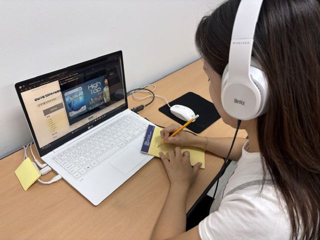 3. 강남인강을 수강하고 있는 학생 모습