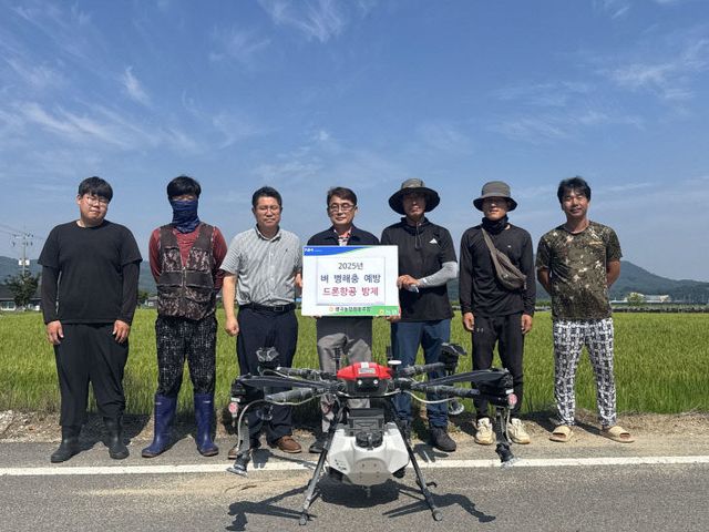 사진 가운데 한창수 생극농협 조합장