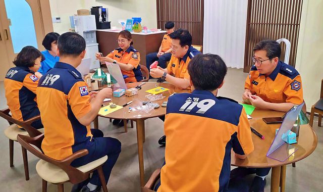 반려돌 꾸미기를 실시하였다.